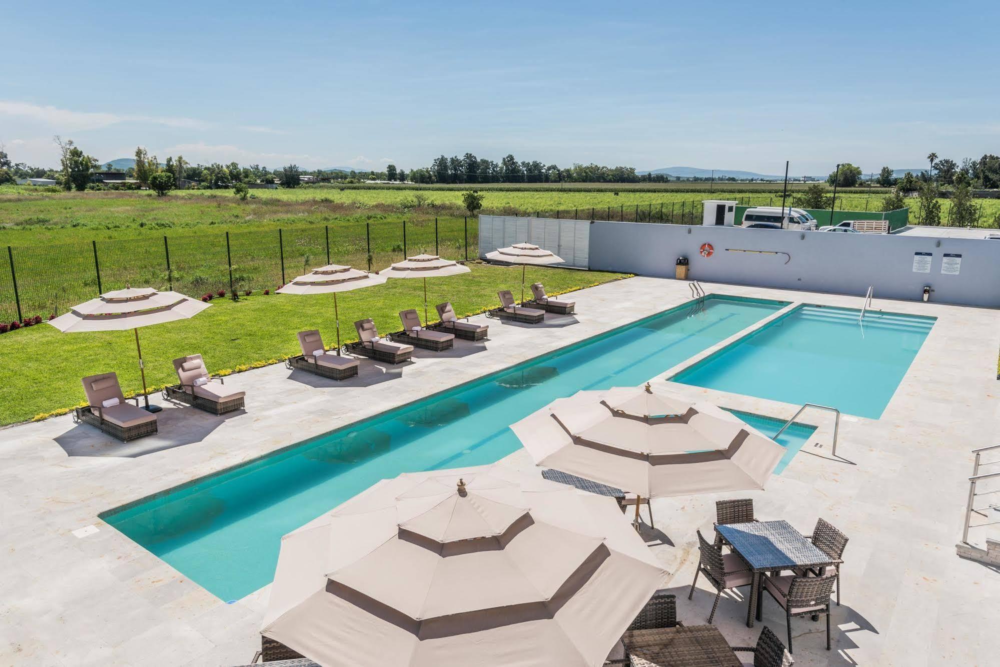 Hampton Inn & Suites By Hilton Salamanca Bajio Eksteriør billede