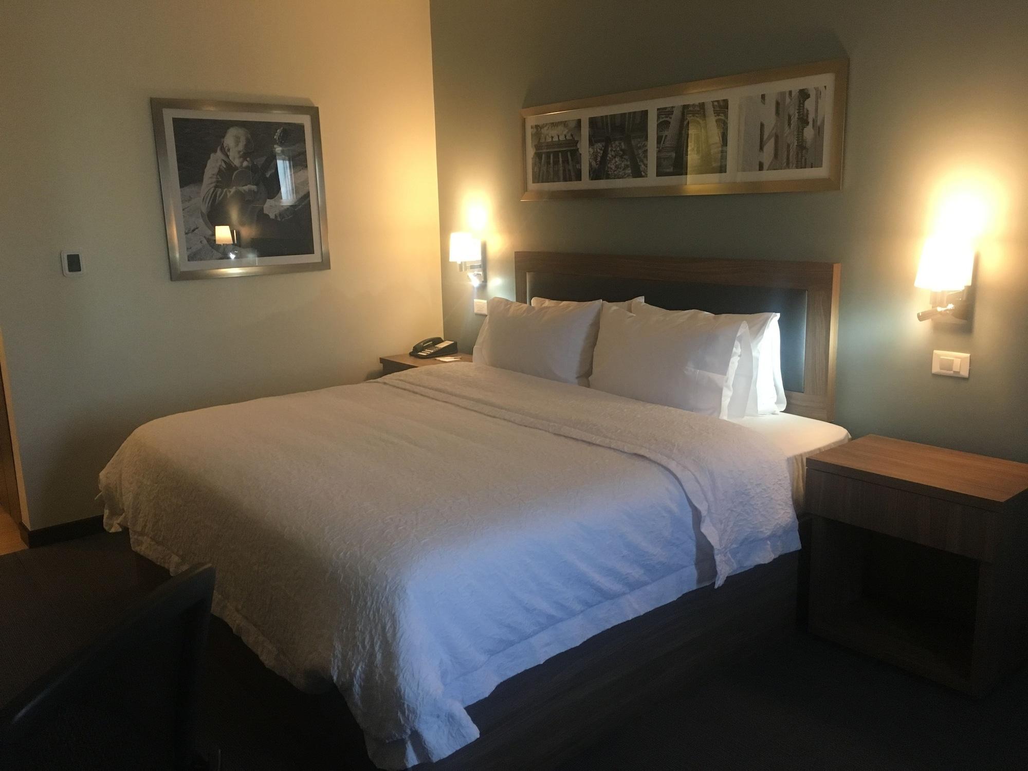 Hampton Inn & Suites By Hilton Salamanca Bajio Eksteriør billede