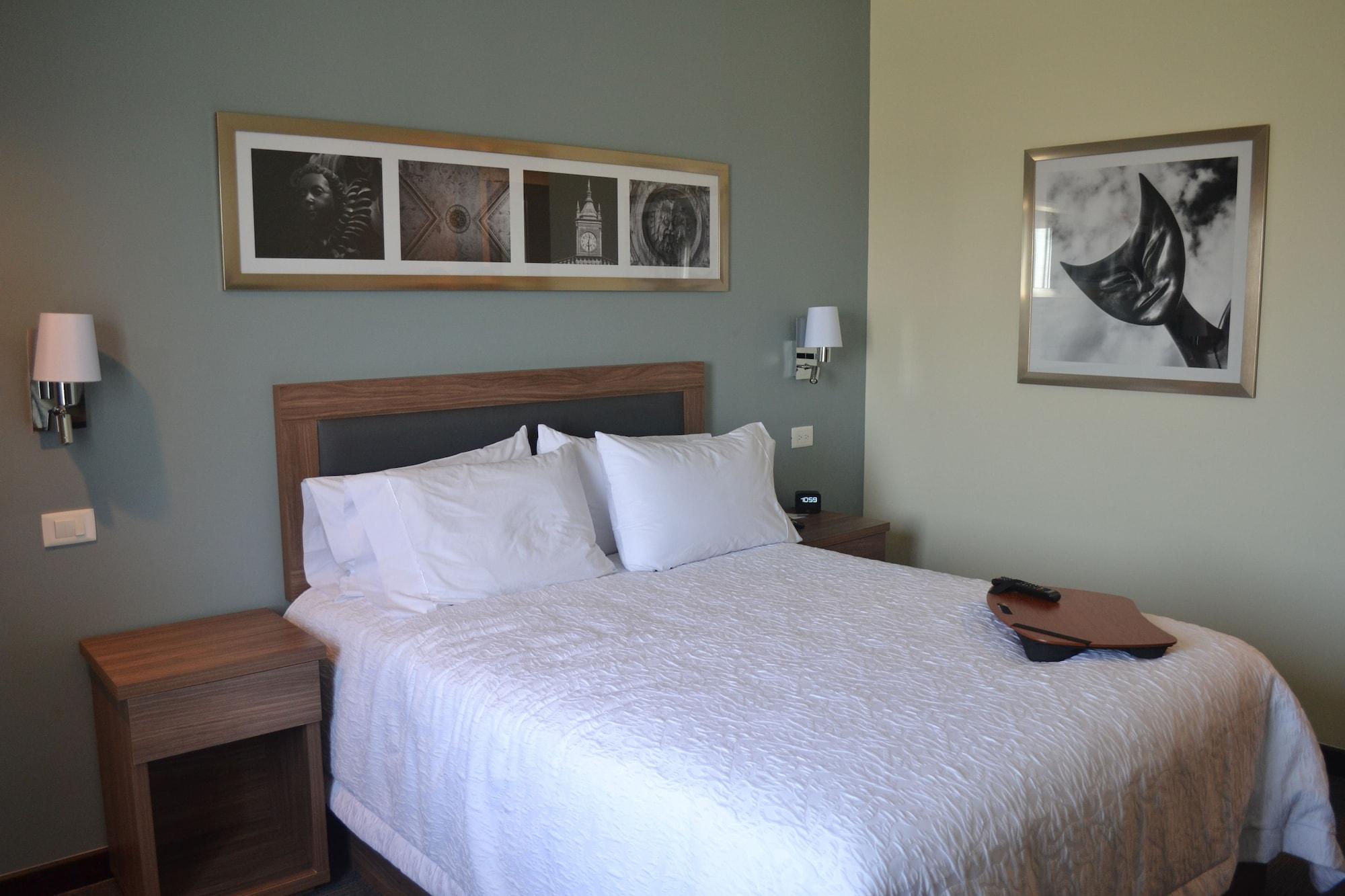 Hampton Inn & Suites By Hilton Salamanca Bajio Eksteriør billede
