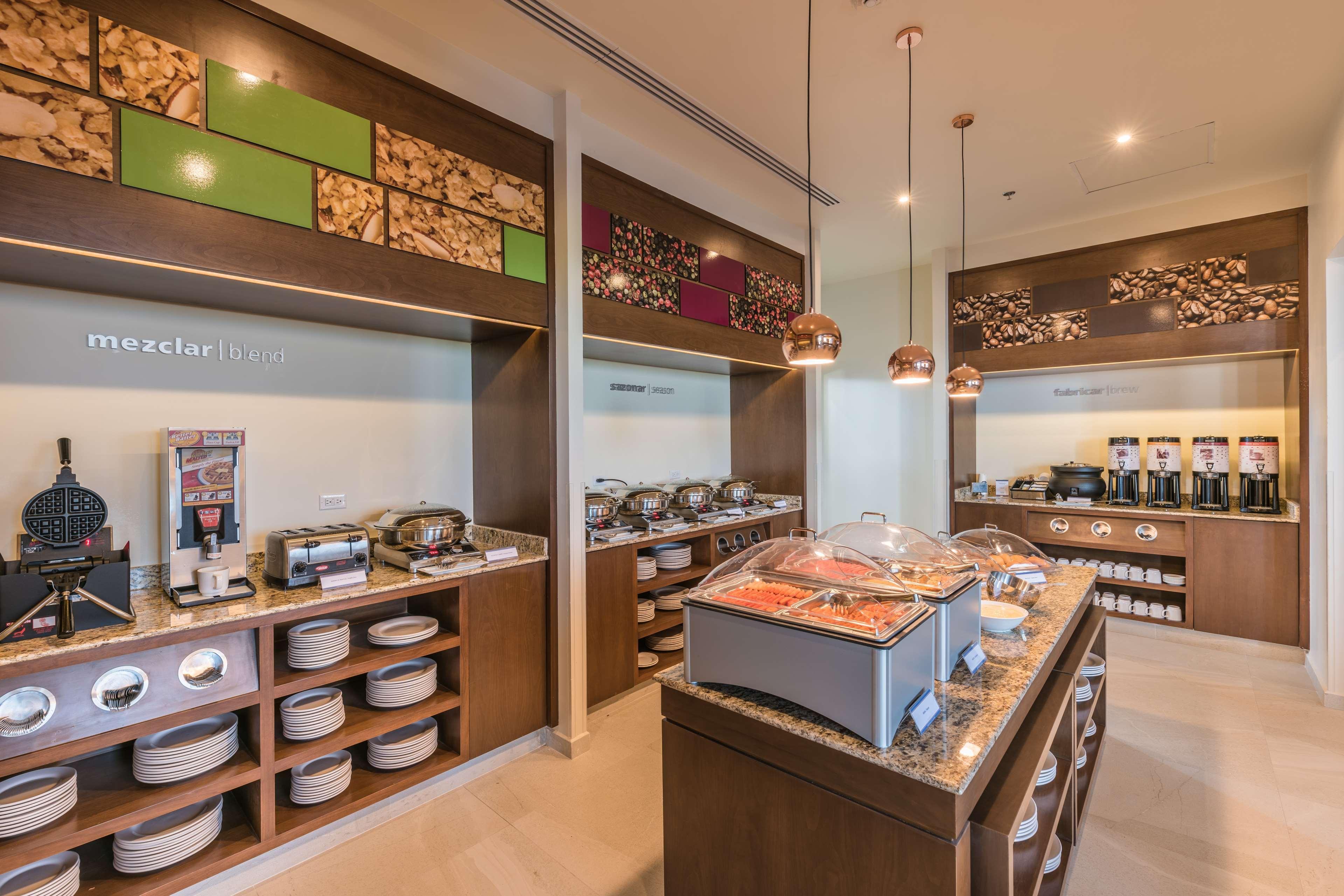 Hampton Inn & Suites By Hilton Salamanca Bajio Eksteriør billede