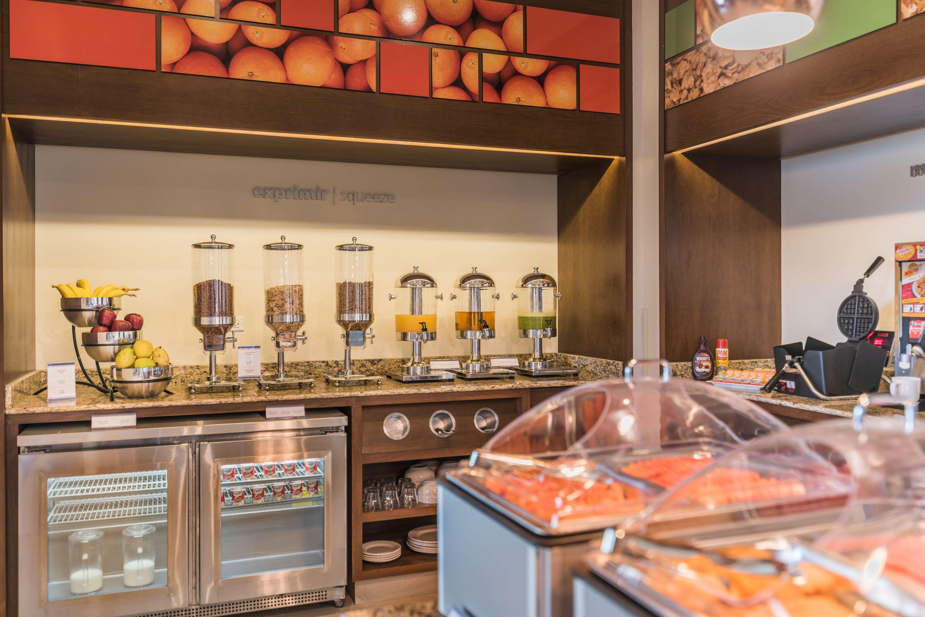 Hampton Inn & Suites By Hilton Salamanca Bajio Eksteriør billede