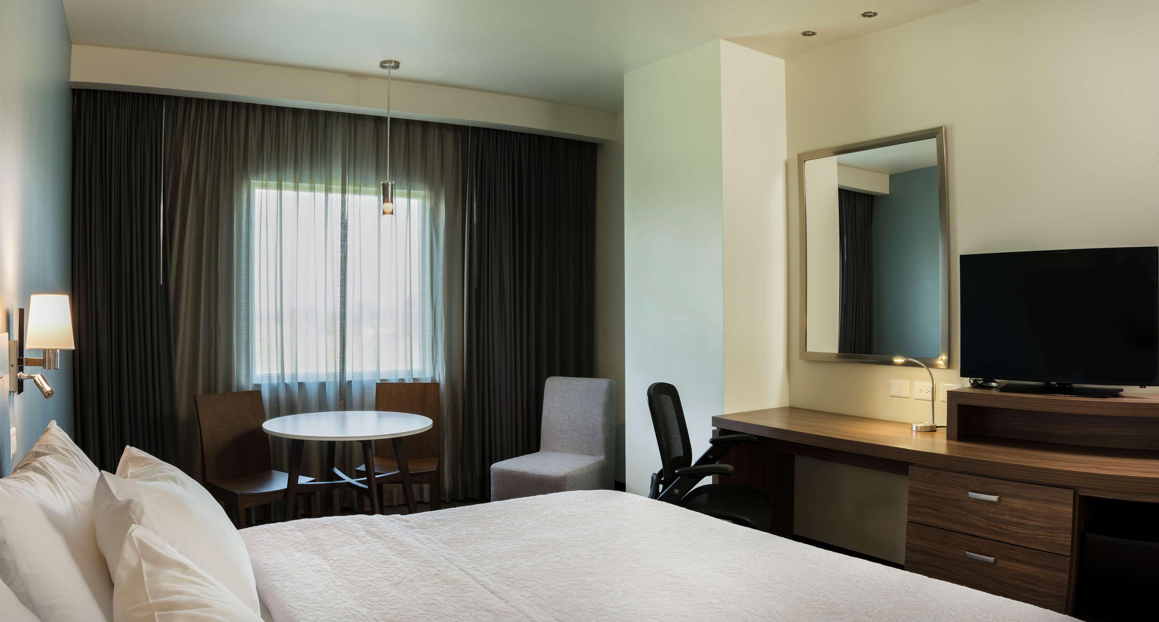 Hampton Inn & Suites By Hilton Salamanca Bajio Eksteriør billede