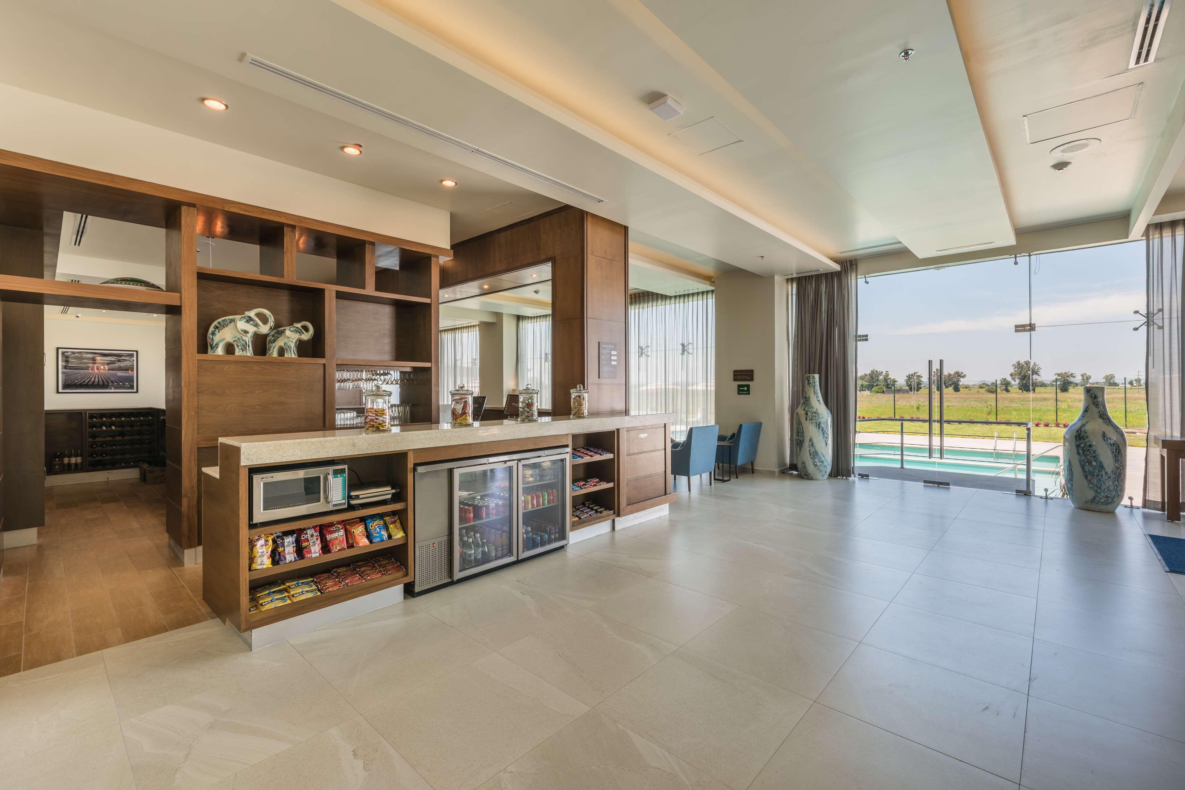 Hampton Inn & Suites By Hilton Salamanca Bajio Eksteriør billede