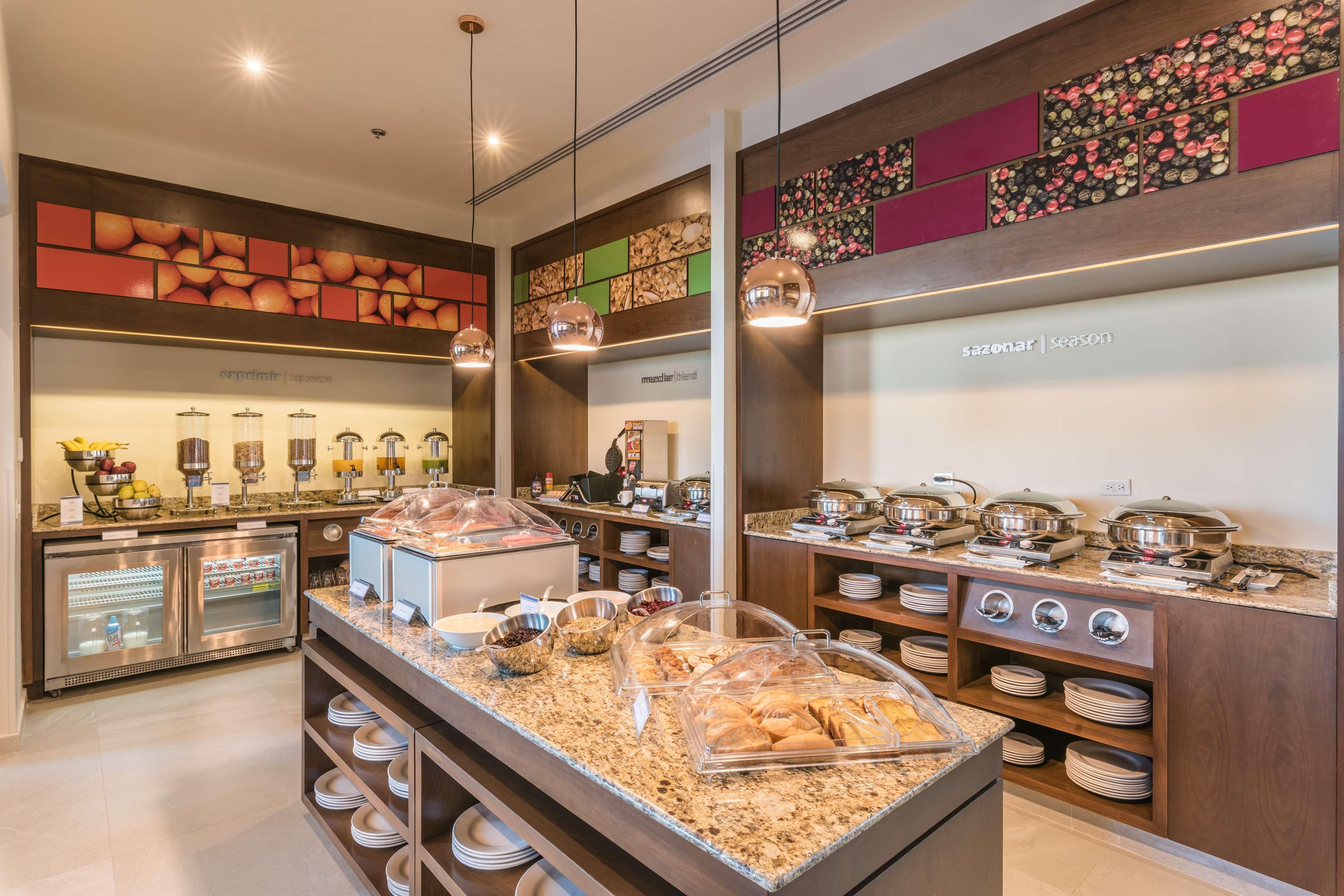 Hampton Inn & Suites By Hilton Salamanca Bajio Eksteriør billede