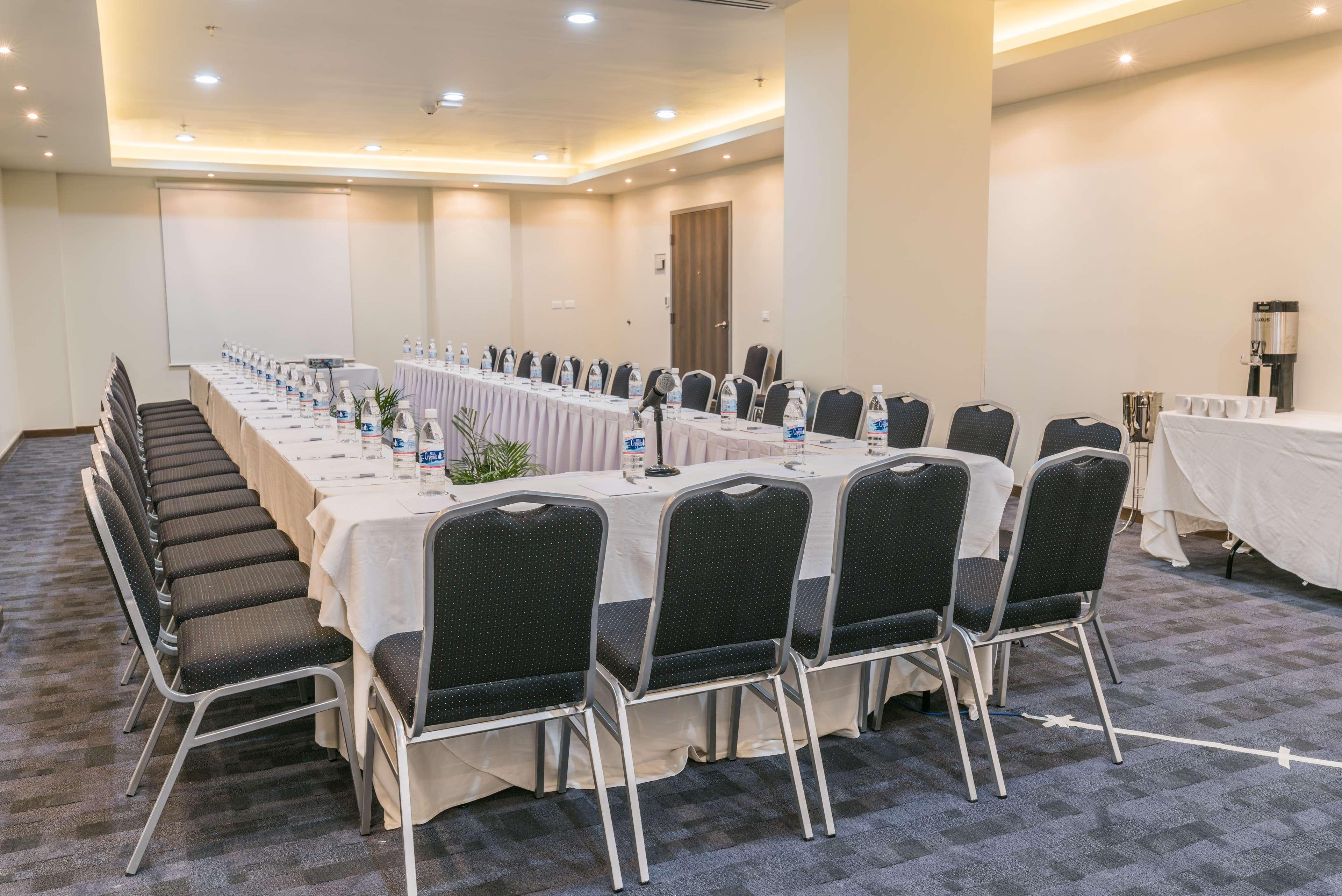 Hampton Inn & Suites By Hilton Salamanca Bajio Eksteriør billede