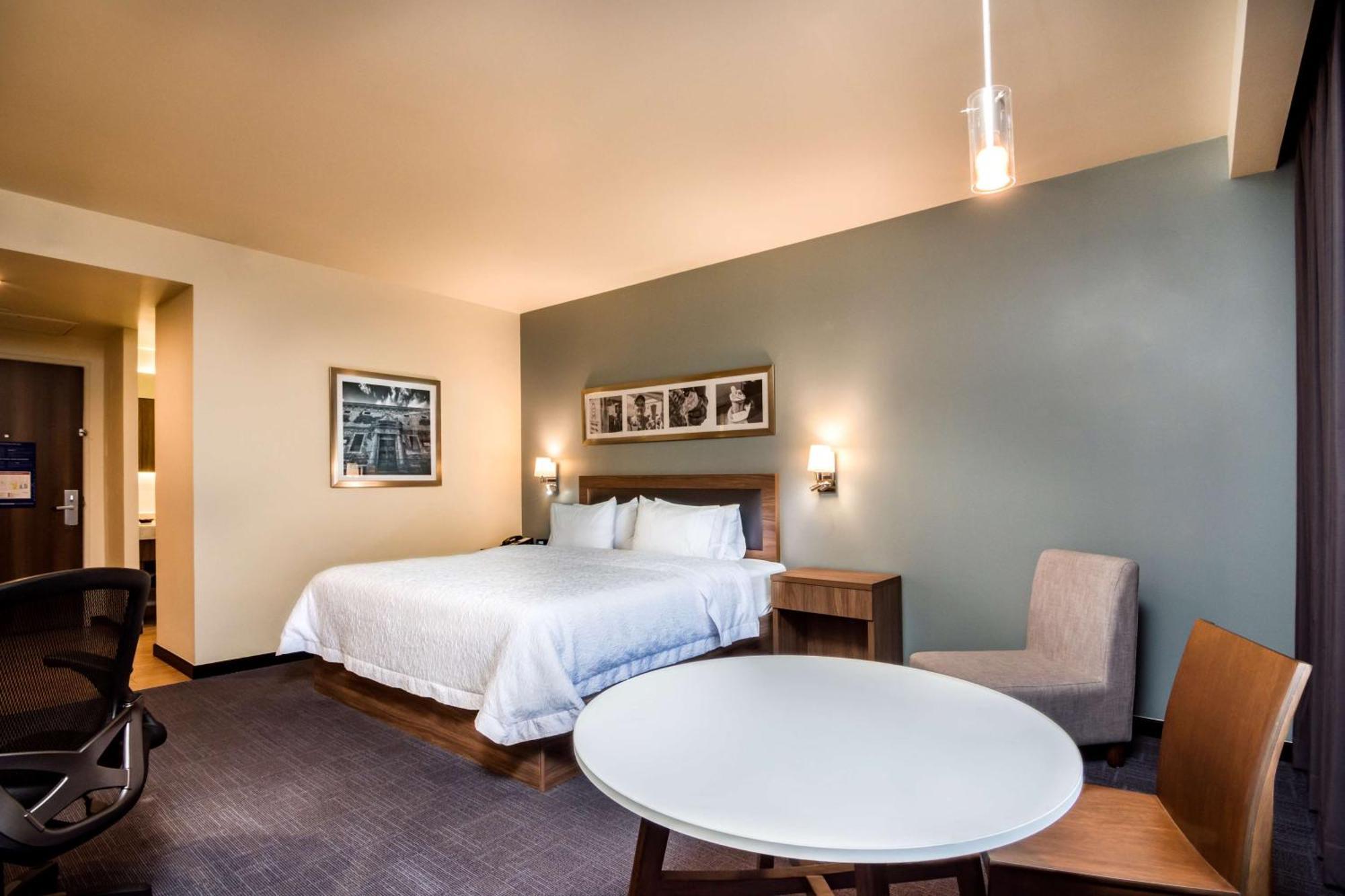 Hampton Inn & Suites By Hilton Salamanca Bajio Eksteriør billede