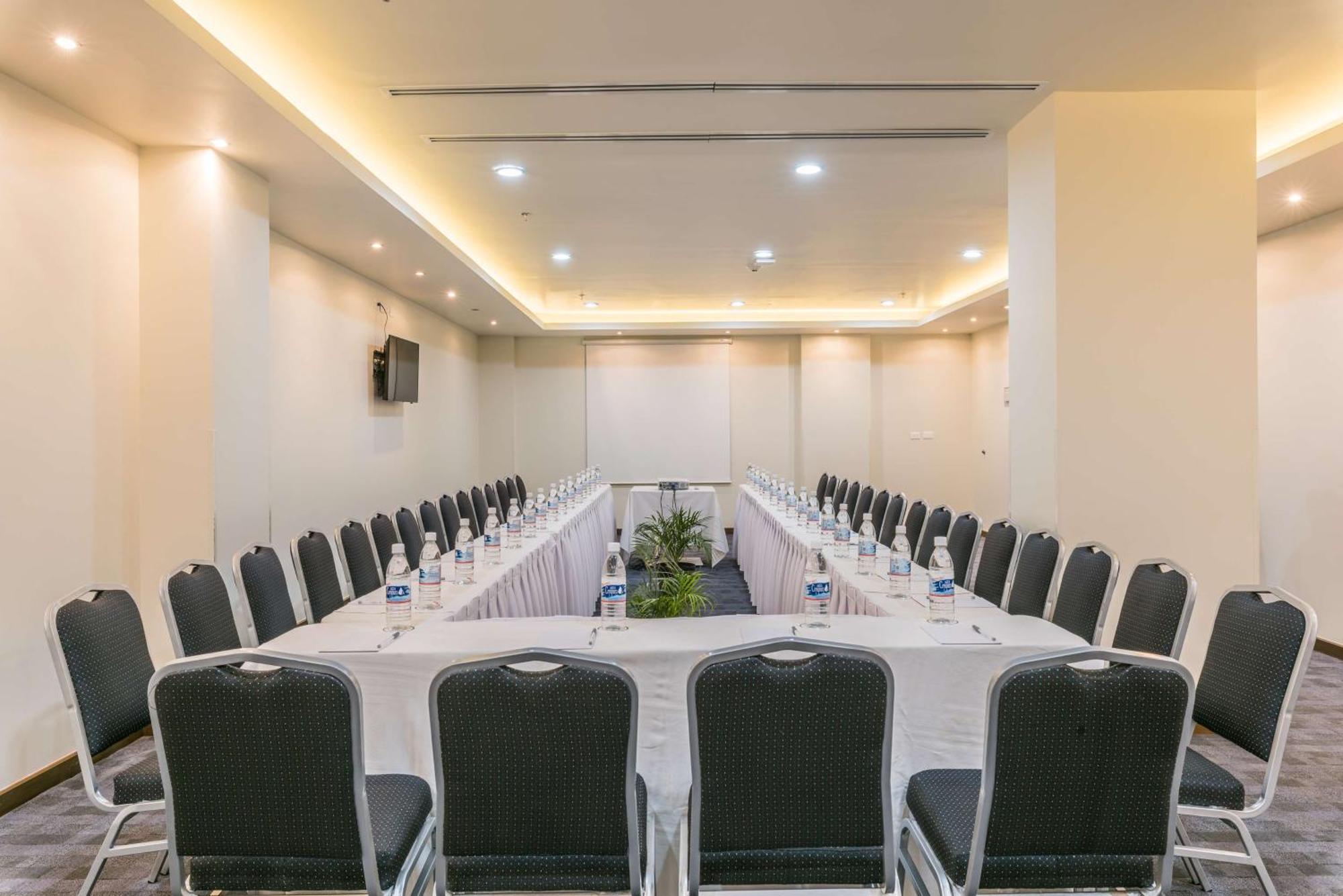 Hampton Inn & Suites By Hilton Salamanca Bajio Eksteriør billede