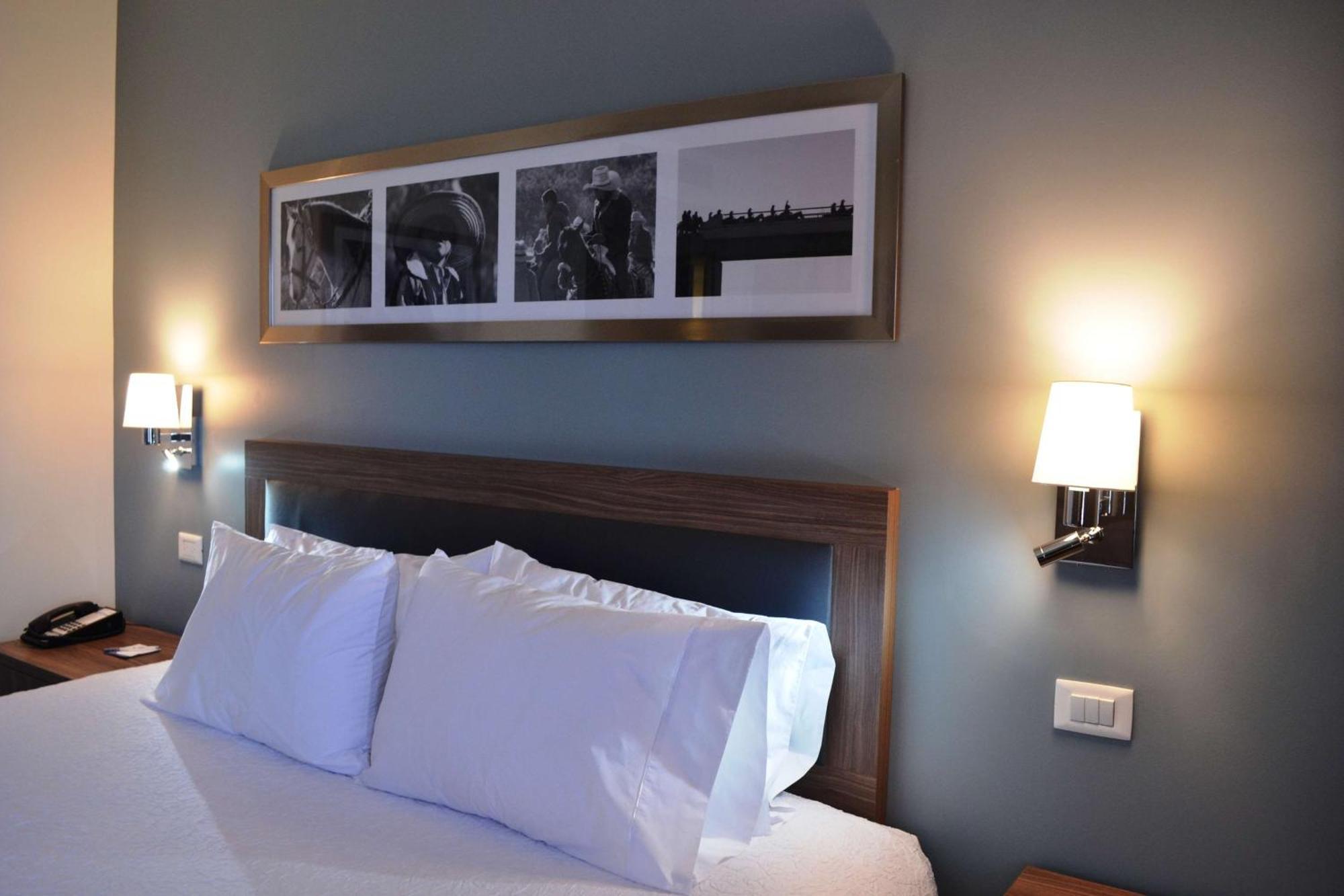 Hampton Inn & Suites By Hilton Salamanca Bajio Eksteriør billede