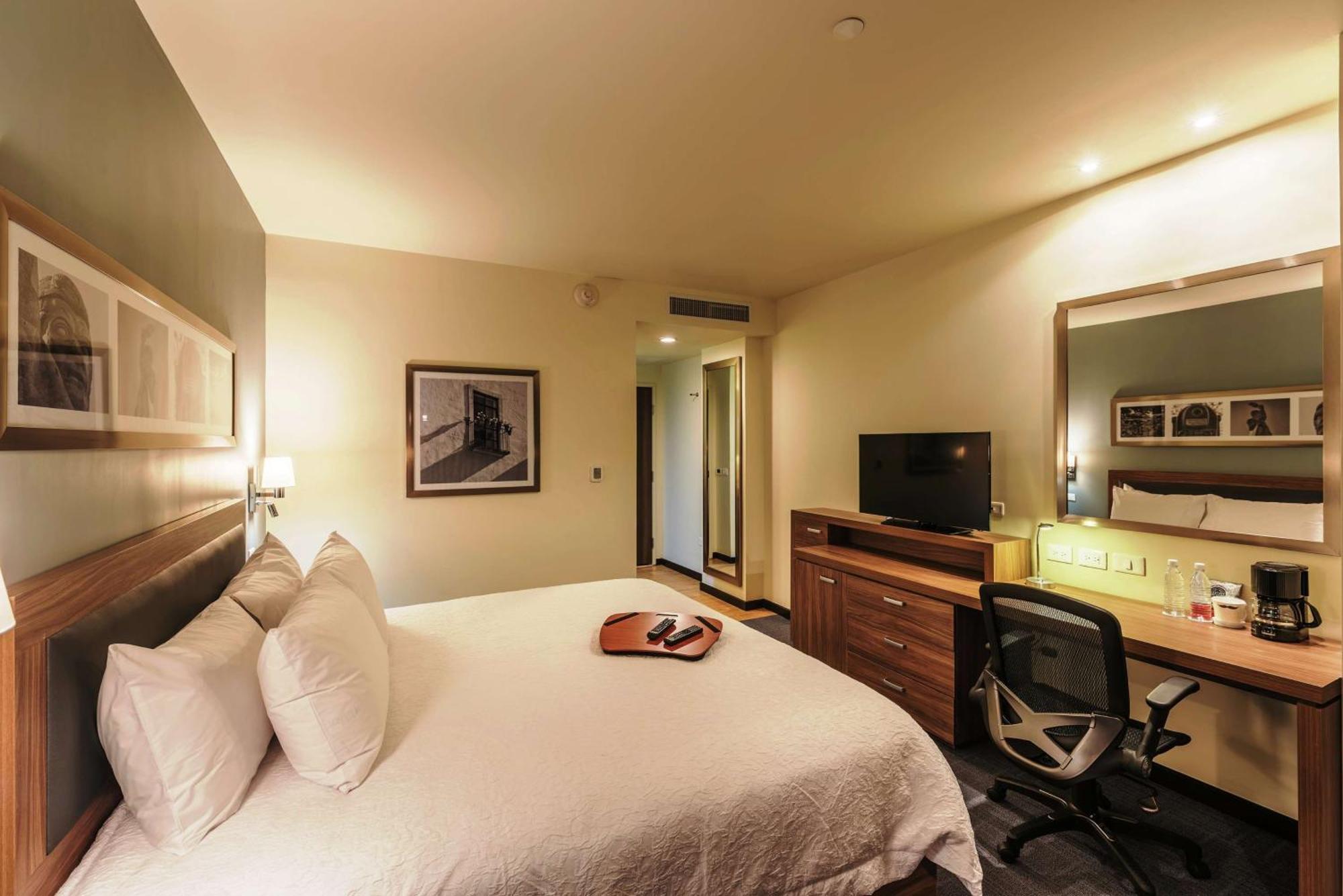 Hampton Inn & Suites By Hilton Salamanca Bajio Eksteriør billede