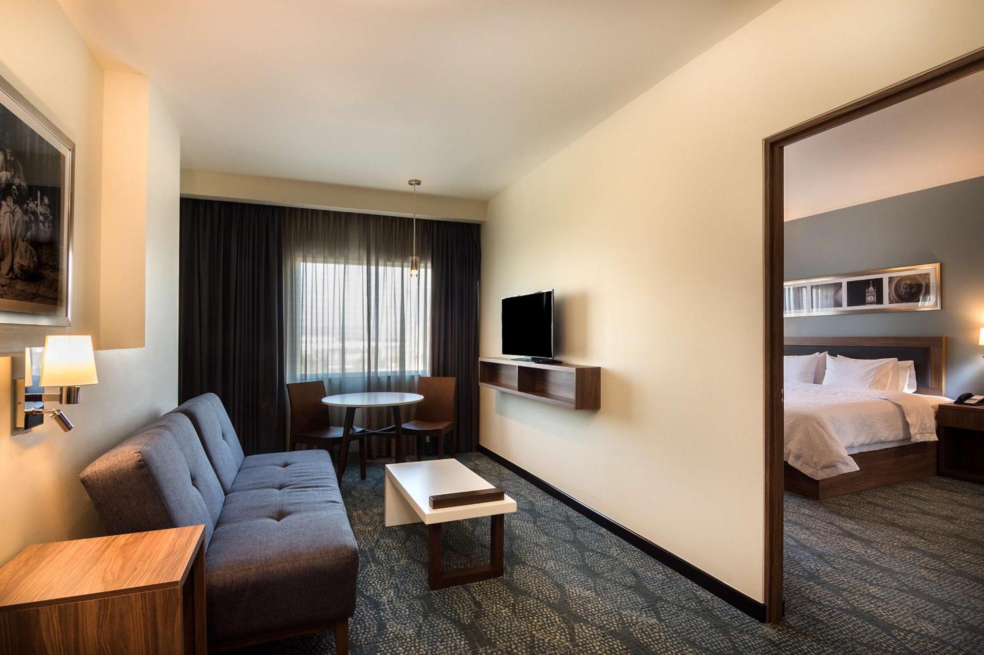 Hampton Inn & Suites By Hilton Salamanca Bajio Eksteriør billede