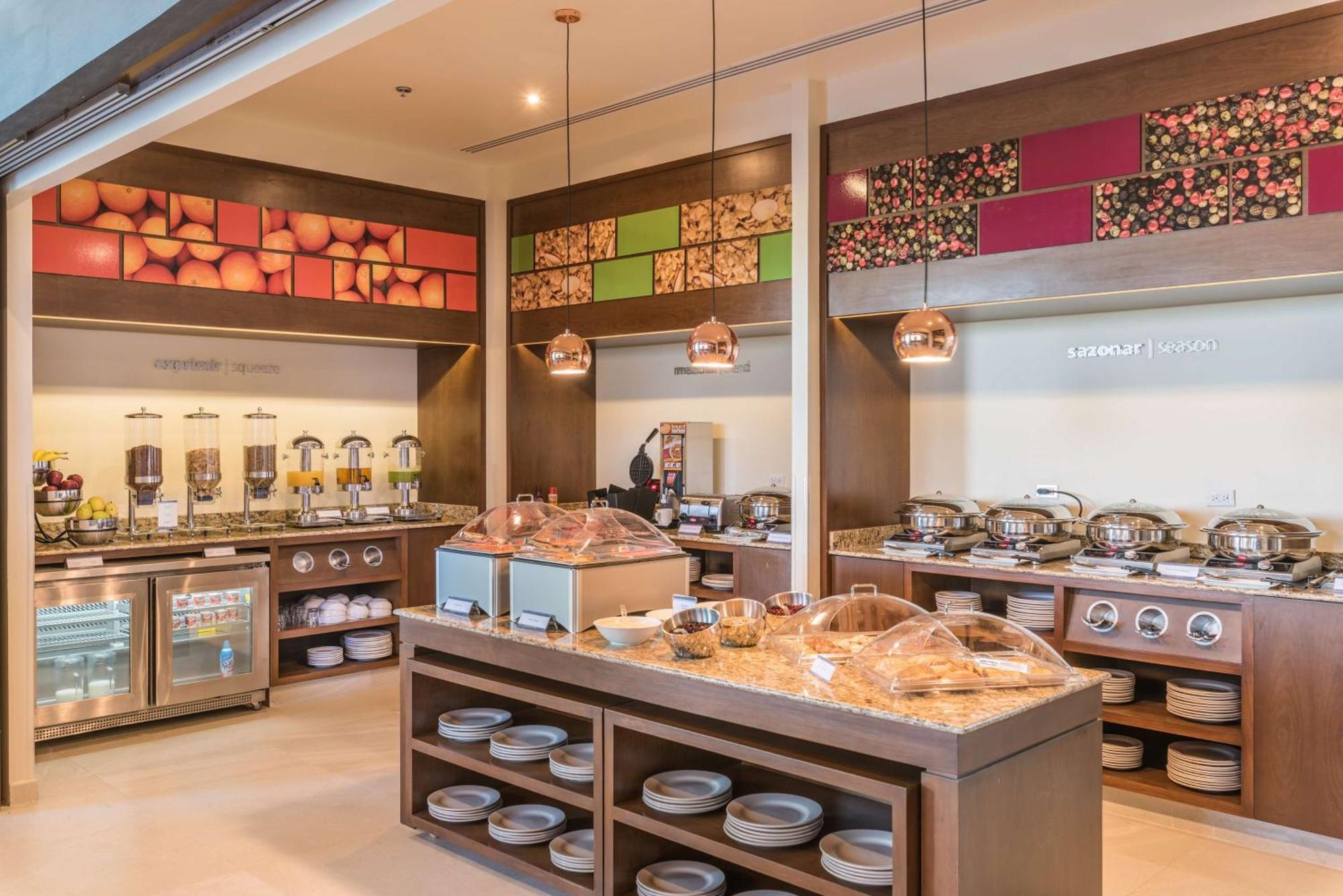 Hampton Inn & Suites By Hilton Salamanca Bajio Eksteriør billede