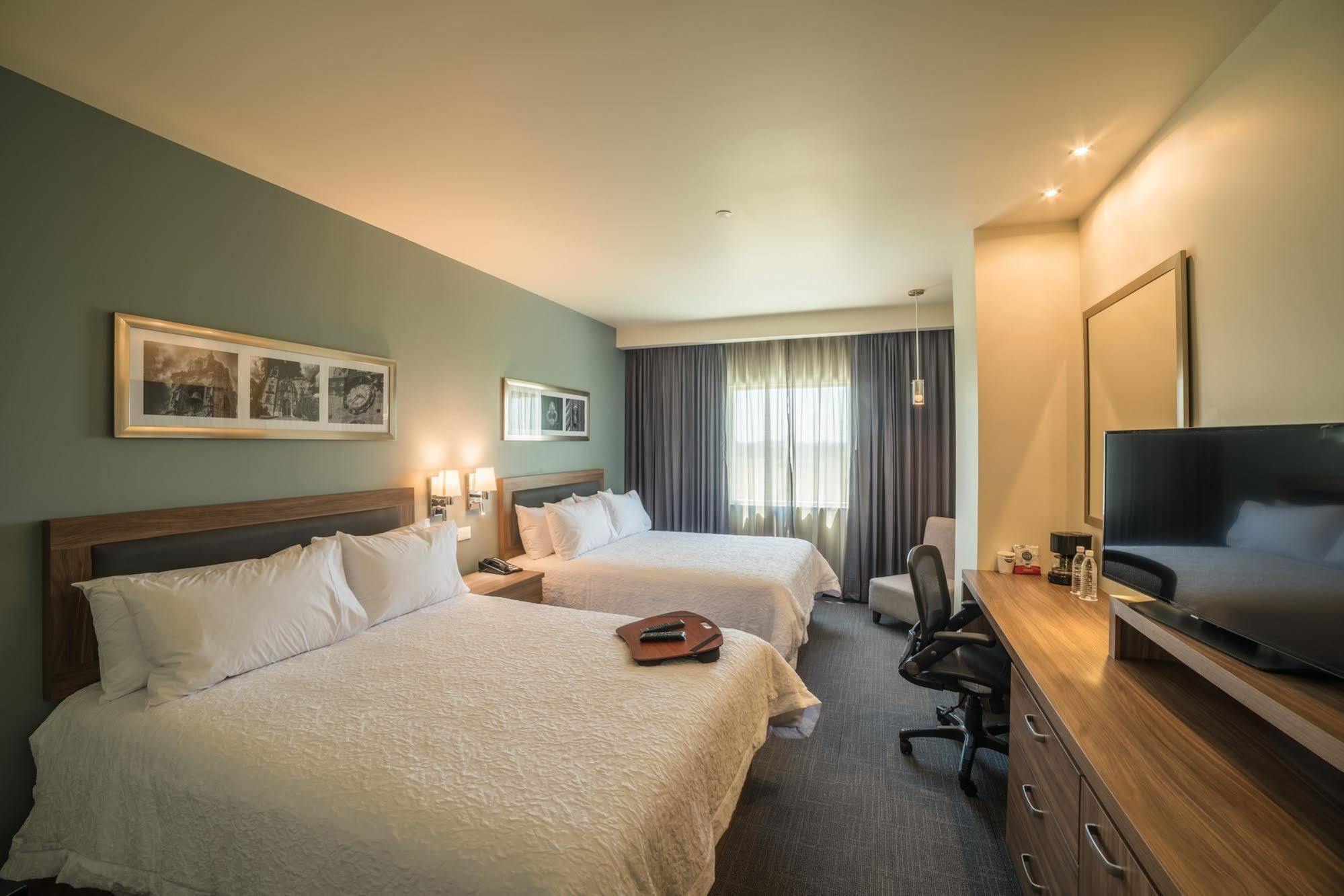 Hampton Inn & Suites By Hilton Salamanca Bajio Eksteriør billede