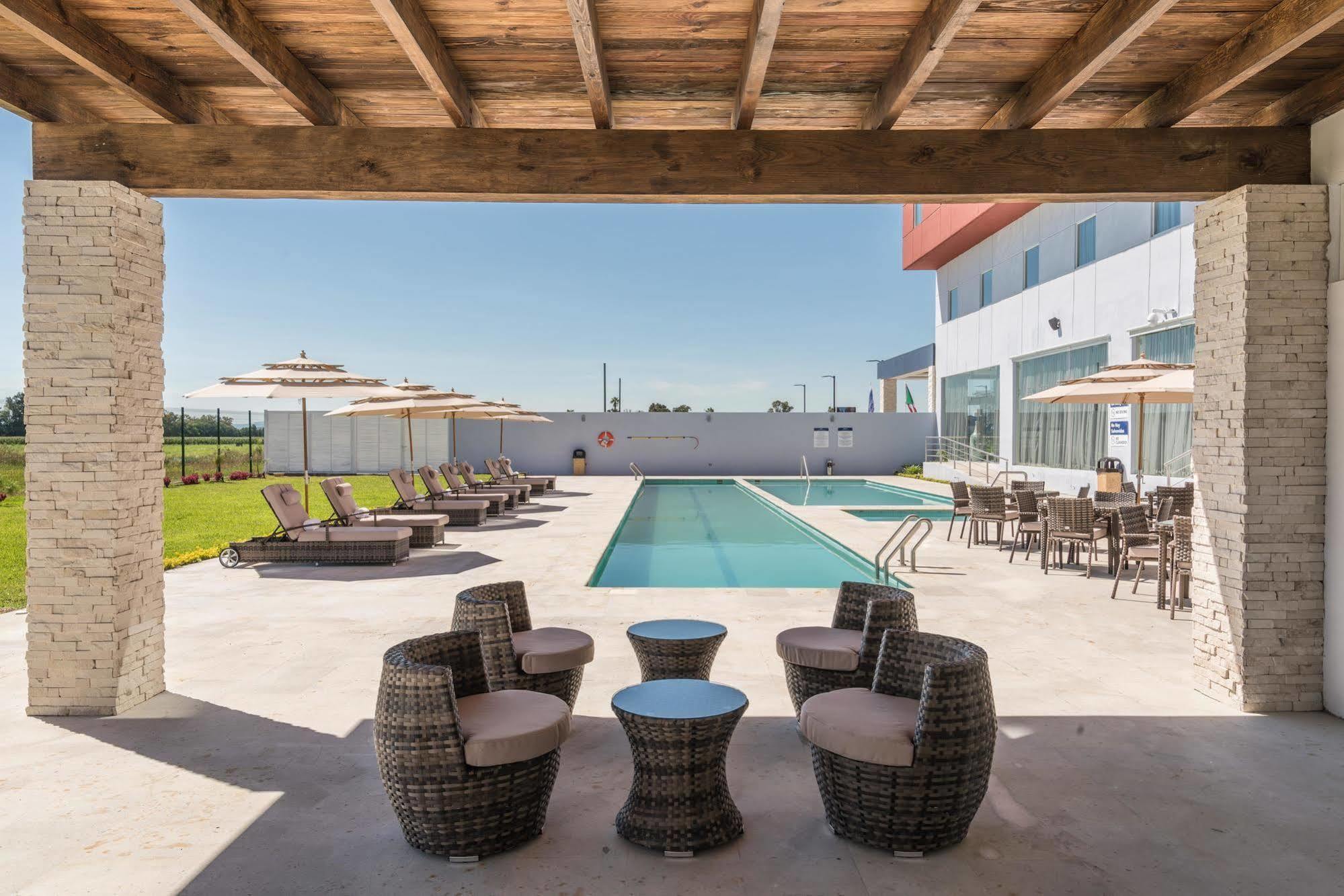 Hampton Inn & Suites By Hilton Salamanca Bajio Eksteriør billede